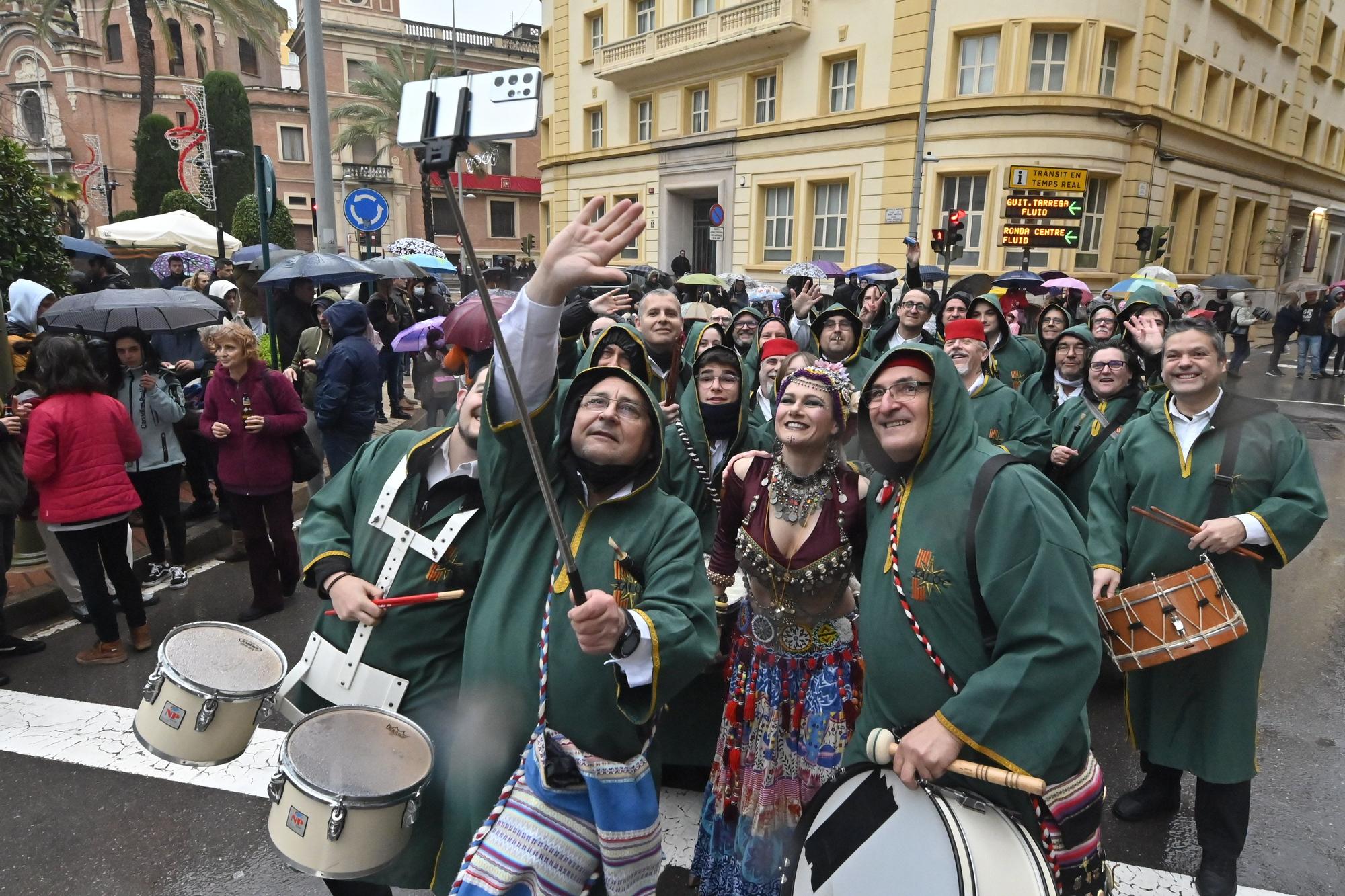 Teatro y música en el desfile de animación de la Magdalena