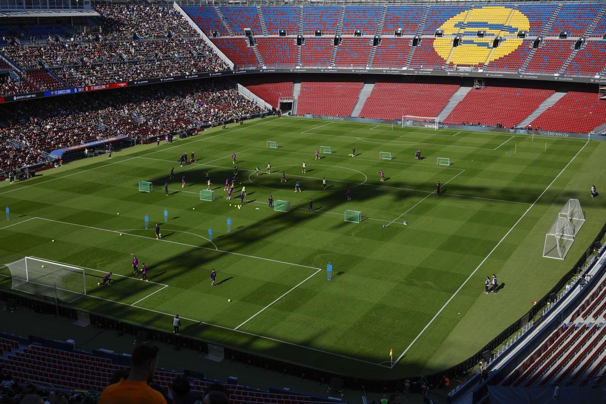 Així és el renovat Spotify Camp Nou, durant el primer entrenament de l'equip blaugrana Així és el renovat Spotify Camp Nou, durant el primer entrenament de l'equip blaugrana