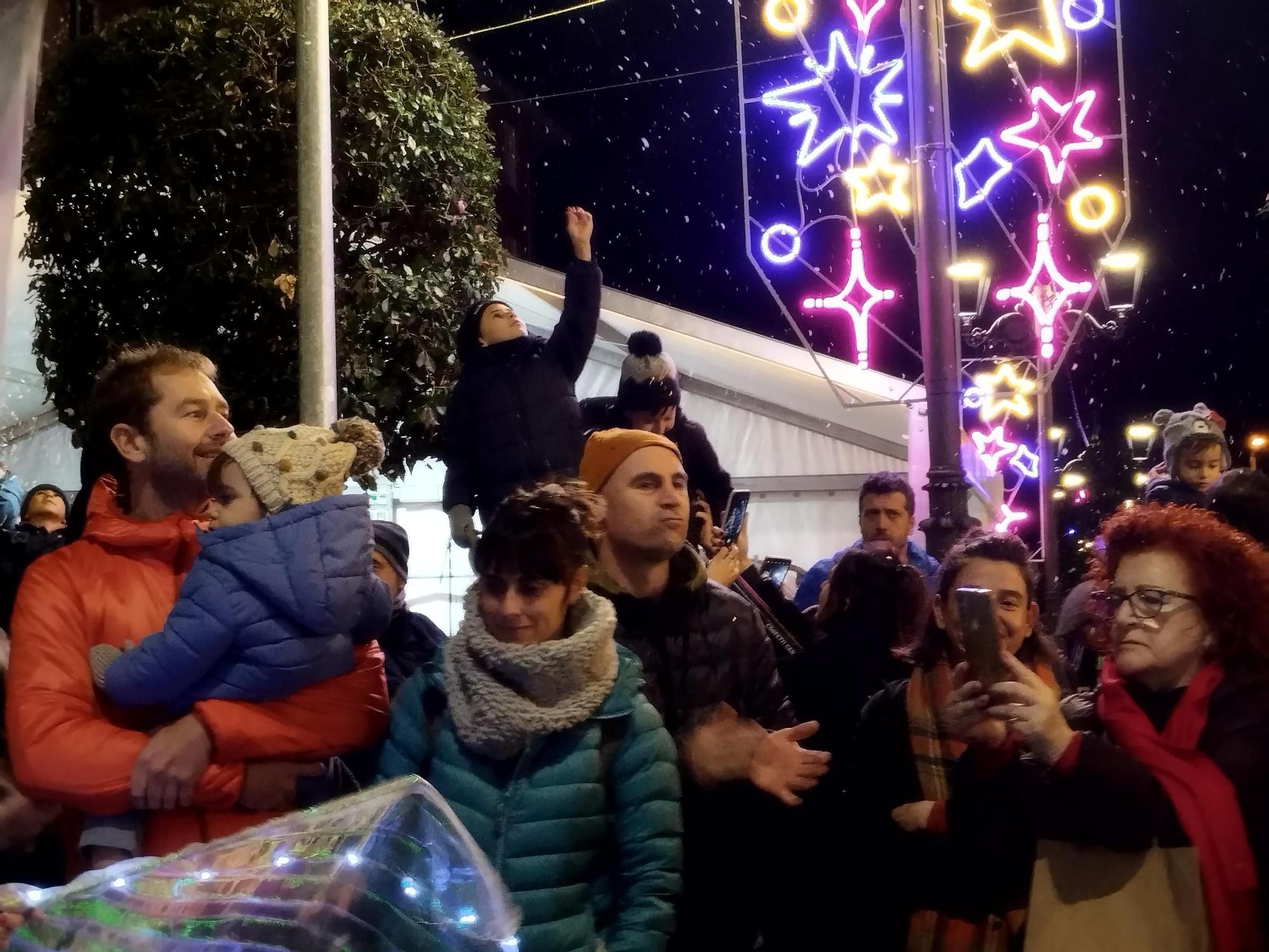 El divertido encendido del alumbrado navideño en Llanera, en imágenes