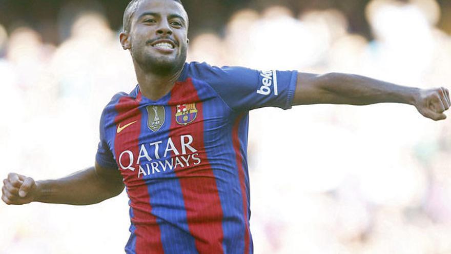 Rafinha celebra uno de sus dos goles // EFE