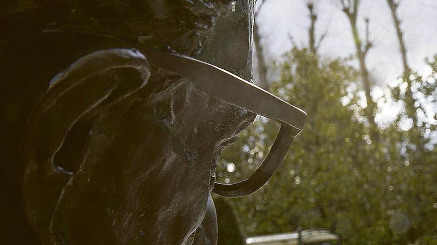 Estatua de Woody Allen en Oviedo. // Faro