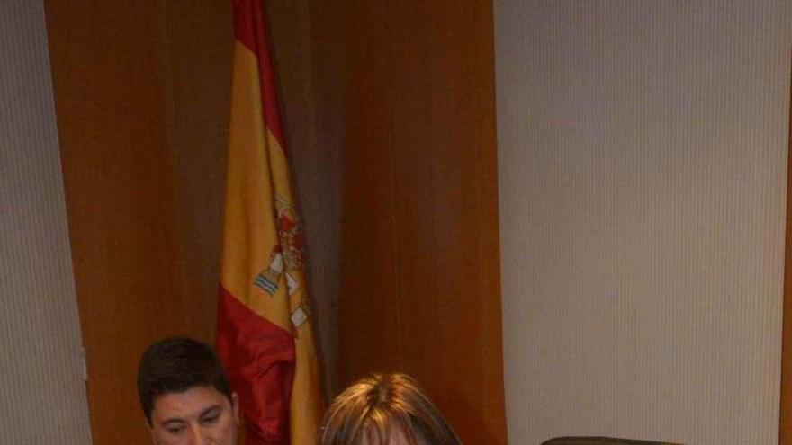 Concejales de la corporación de Meaño, en un pleno anterior. // Noé Parga