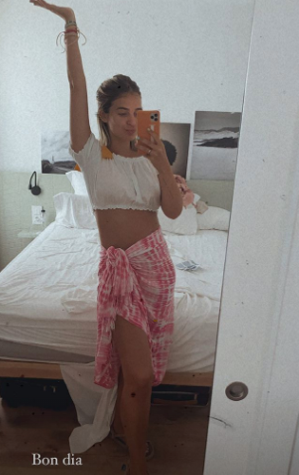 Laura Escanes compartiendo su look del día en stories