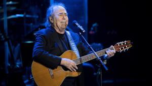 Serrat es retira dels escenaris: nou episodi del final de l’era dels cantautors