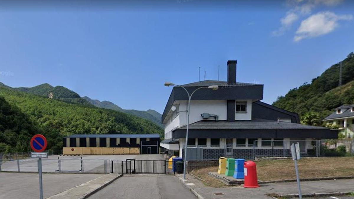 Colegio de Cerredo en una imagen de Google maps.