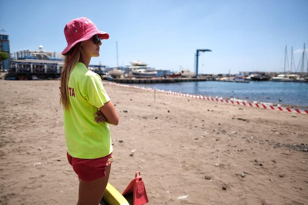 Prohibido el baño en el muelle de Las Galletas