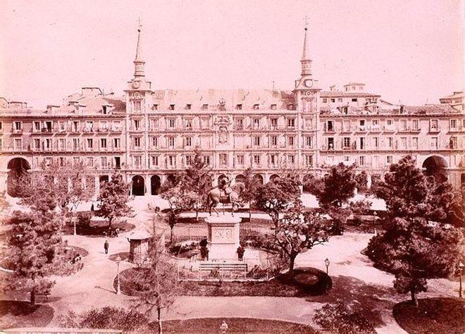 Plaza Mayor de Madrid durante el siglo XIX