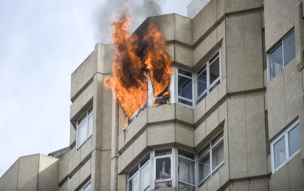 El fuego se generó en el décimo piso del número 7 de la calle Ría do Burgo y no hay heridos