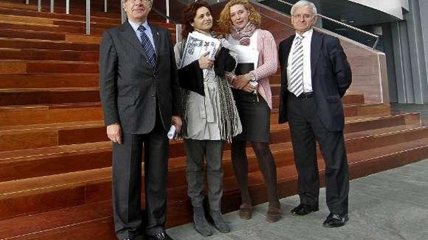 Jesús López Arenas, Laura Palomino, Verónica Puig y Francisco Muro, ayer, en el Auditorio que acogerá las jornadas.  // J. Santomé