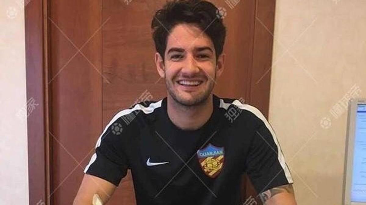 Pato juega en el Tianjin Quanjian