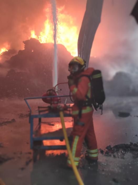 Incendio en una planta de reciclaje de Riba-roja