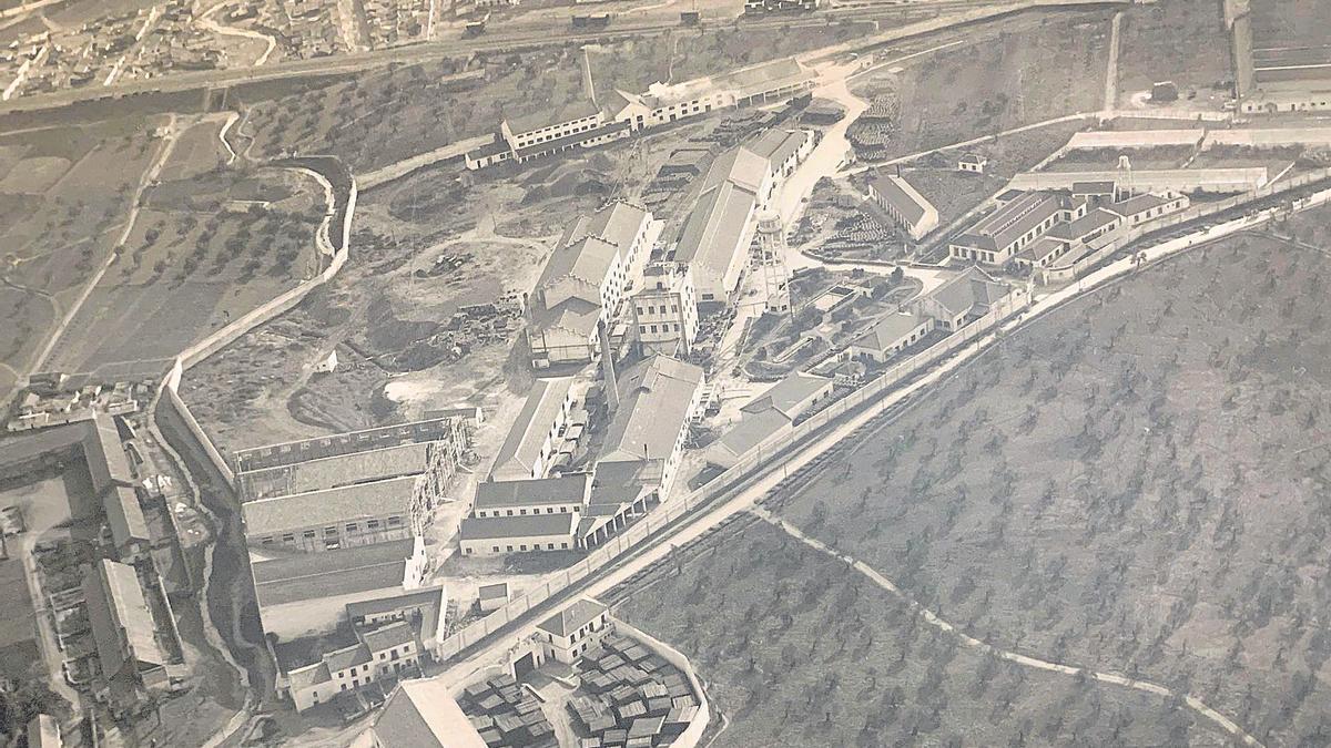 Vista aérea de las primeras instalaciones de Moreno en terrenos de la huerta adquirida en Fuente de la Salud.