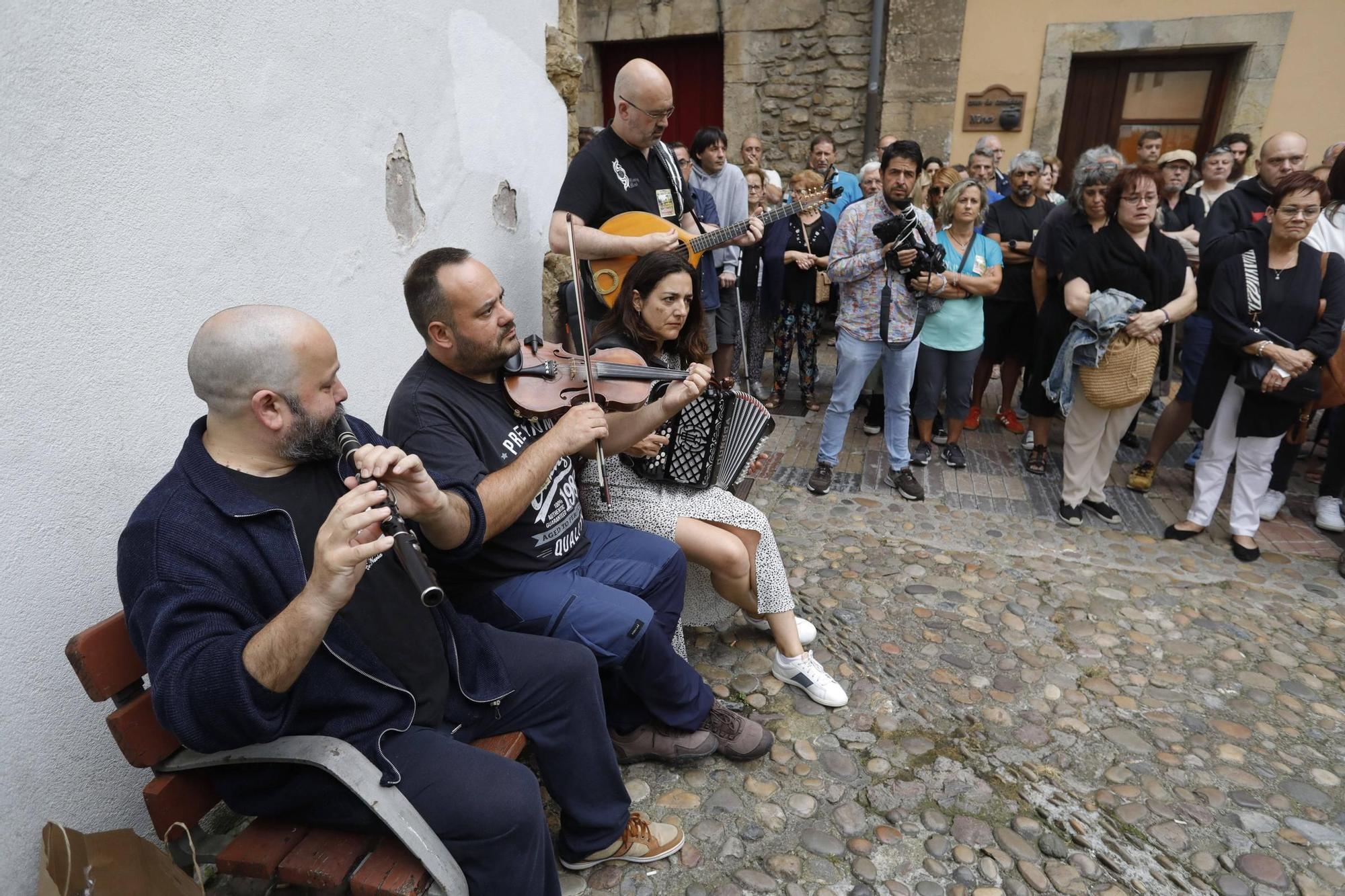 Así fue la despedida y el homenaje de amigos y clientes del Cafetón en Avilés a sus dueños, muertos en León