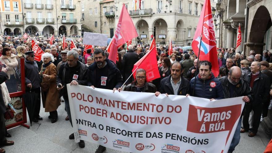 Los jubilados de Ourense reclaman en la calle pensiones dignas: "Esta lucha es de todos"