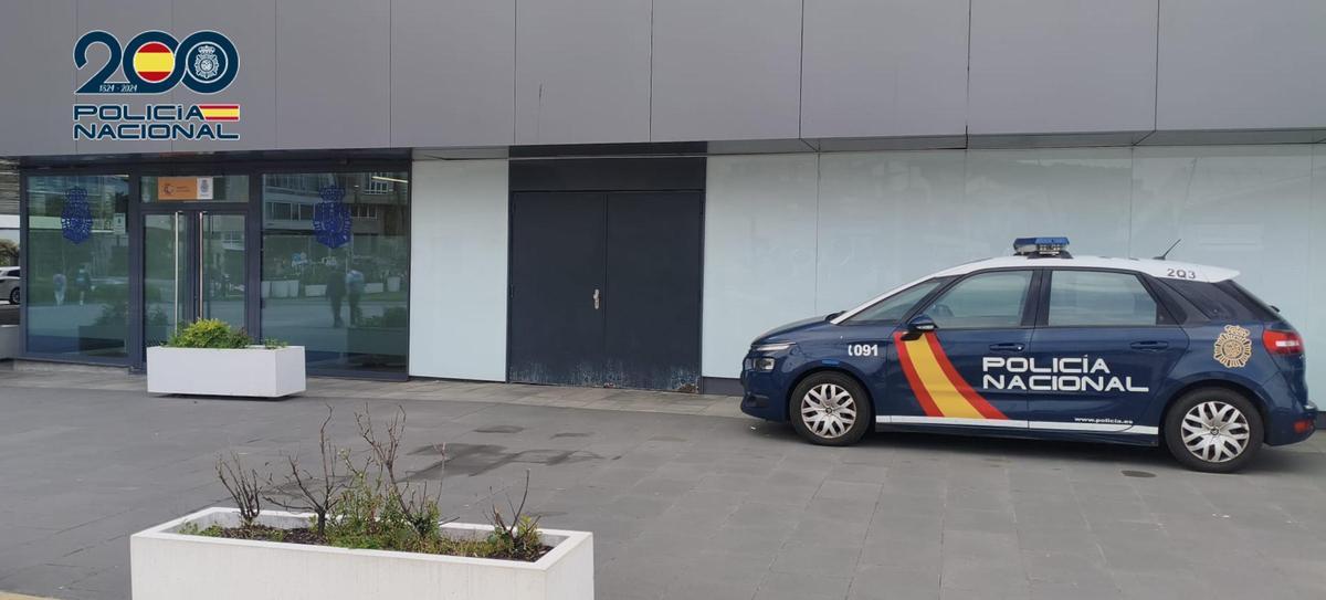 Un coche de la Policía Nacional en Vigo.
