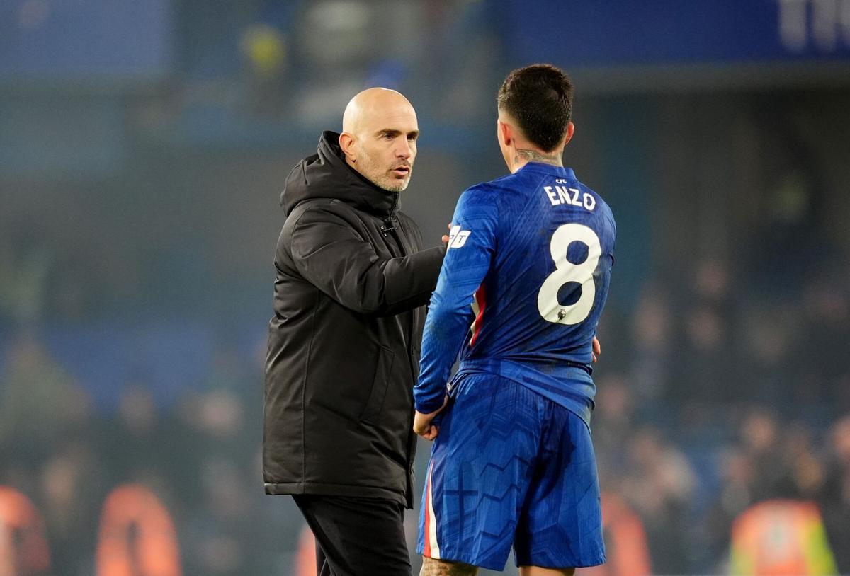 Maresca y Enzo, en un partido del Chelsea de enero de diciembre de 2025 antes de la destitución del italiano