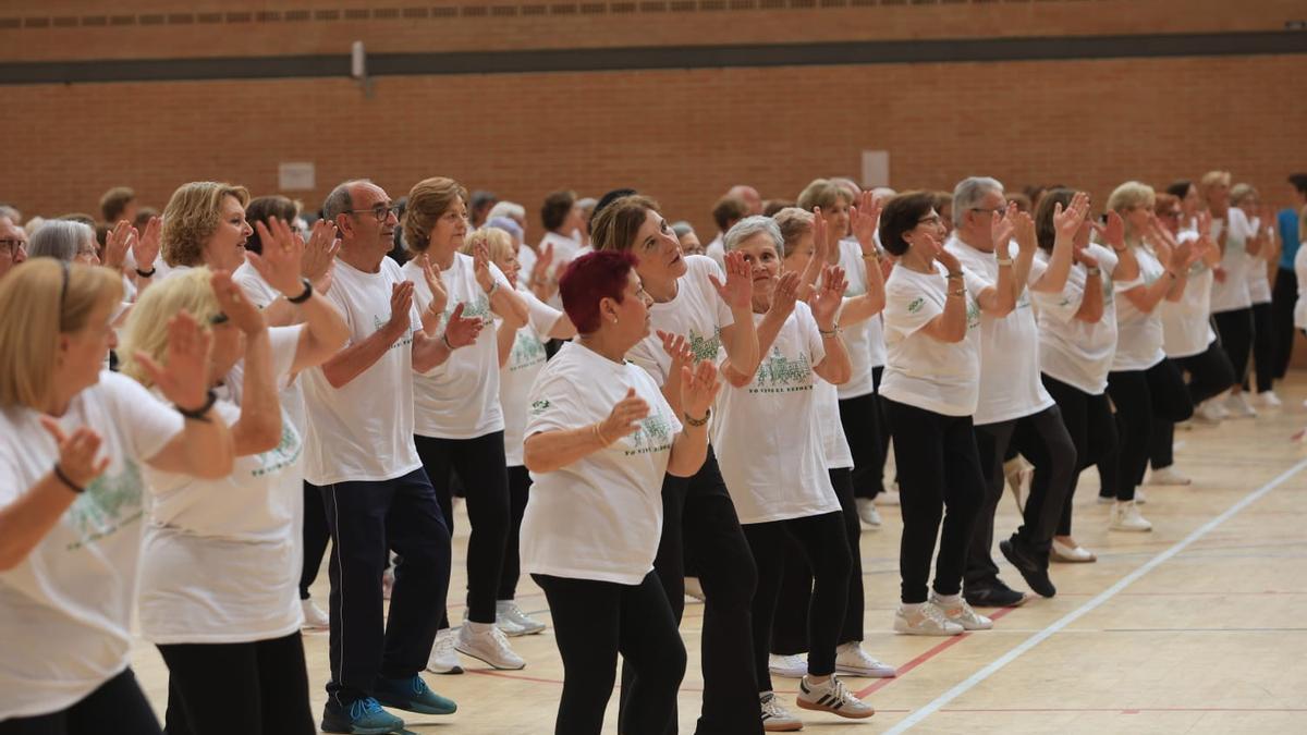 Los participantes en el pabellón del Cabanyal-Canyamelar en València