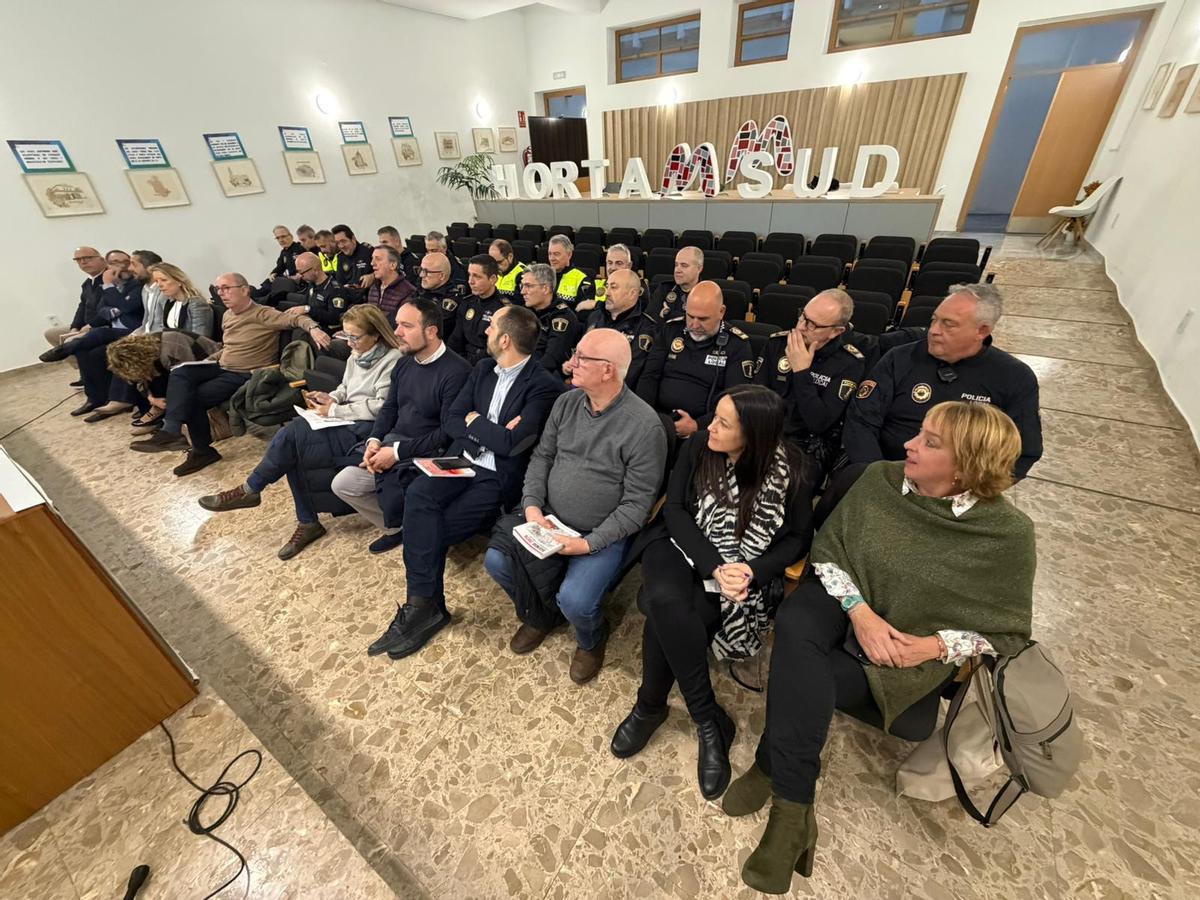 Reunión en la Mancomunitat de l'Horta Sud con las alcaldías de los pueblos afectados por la dana.