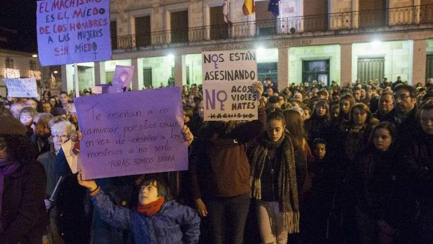 Concentración de repulsa por la violación y asesinato de Laura Luelmo, ayer, en Zamora.