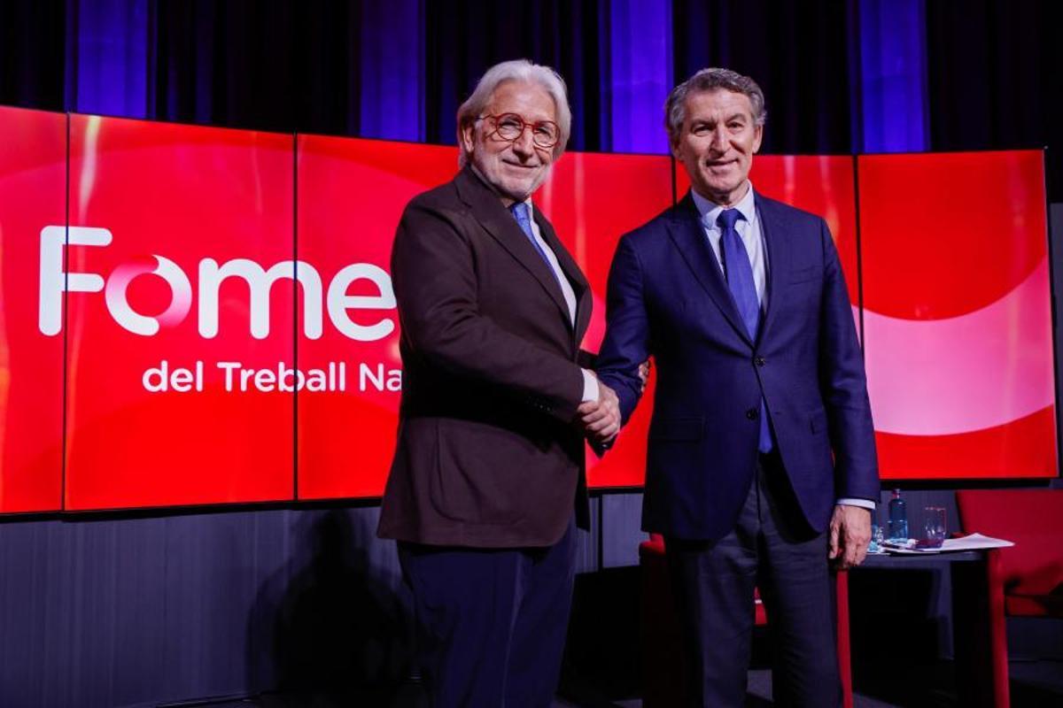 El presidente de Foment, Josep Sánchez Llibre, y el presidente del PP, Alberto Núñez Feijóo, durante un acto en Barcelona