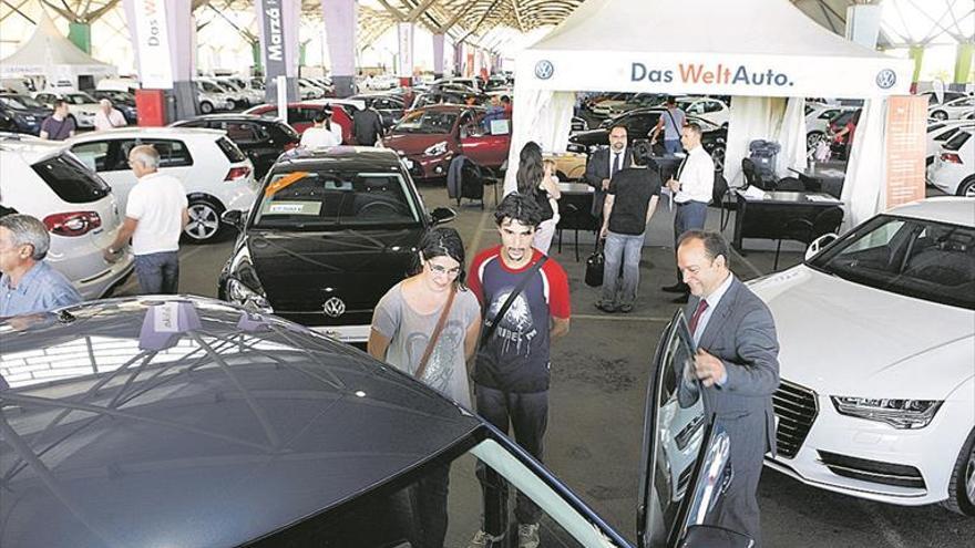 La matriculación de coches diésel encara su segundo año por debajo de la gasolina