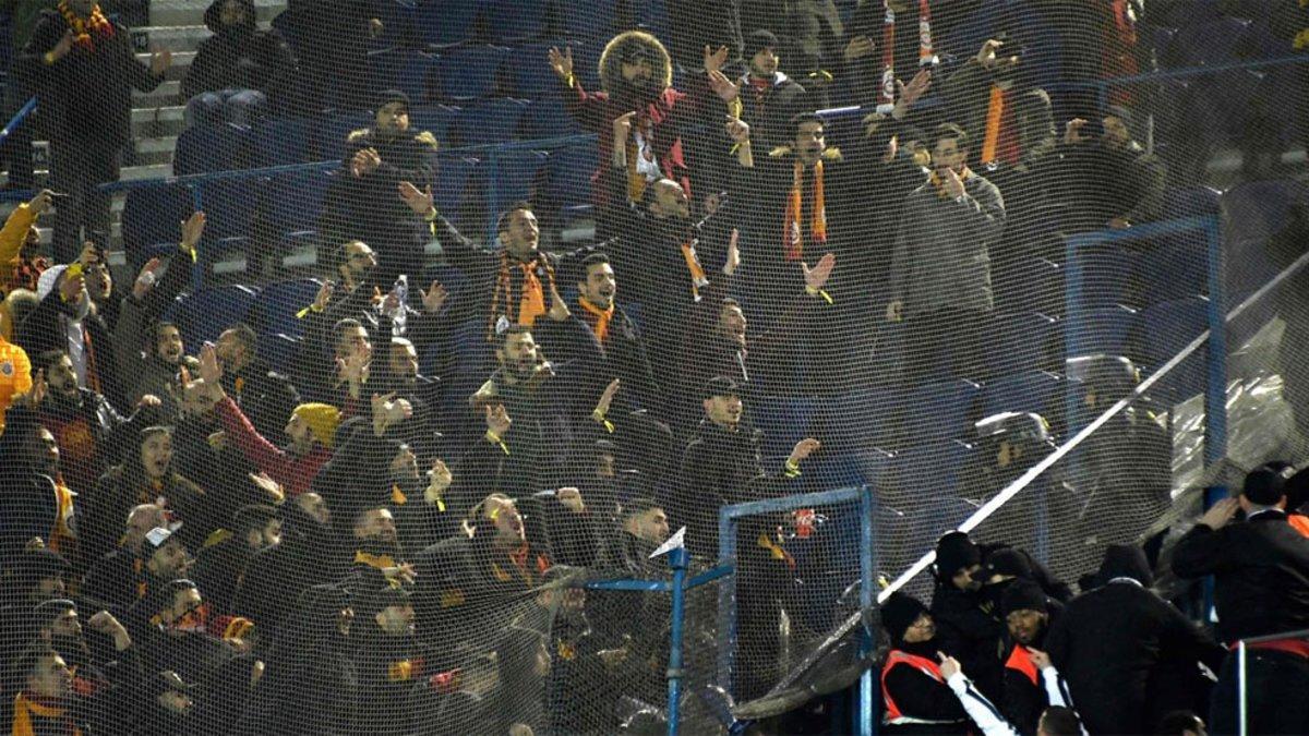 Incidentes entre hinchas antes del encuentro PSG-Galatasaray
