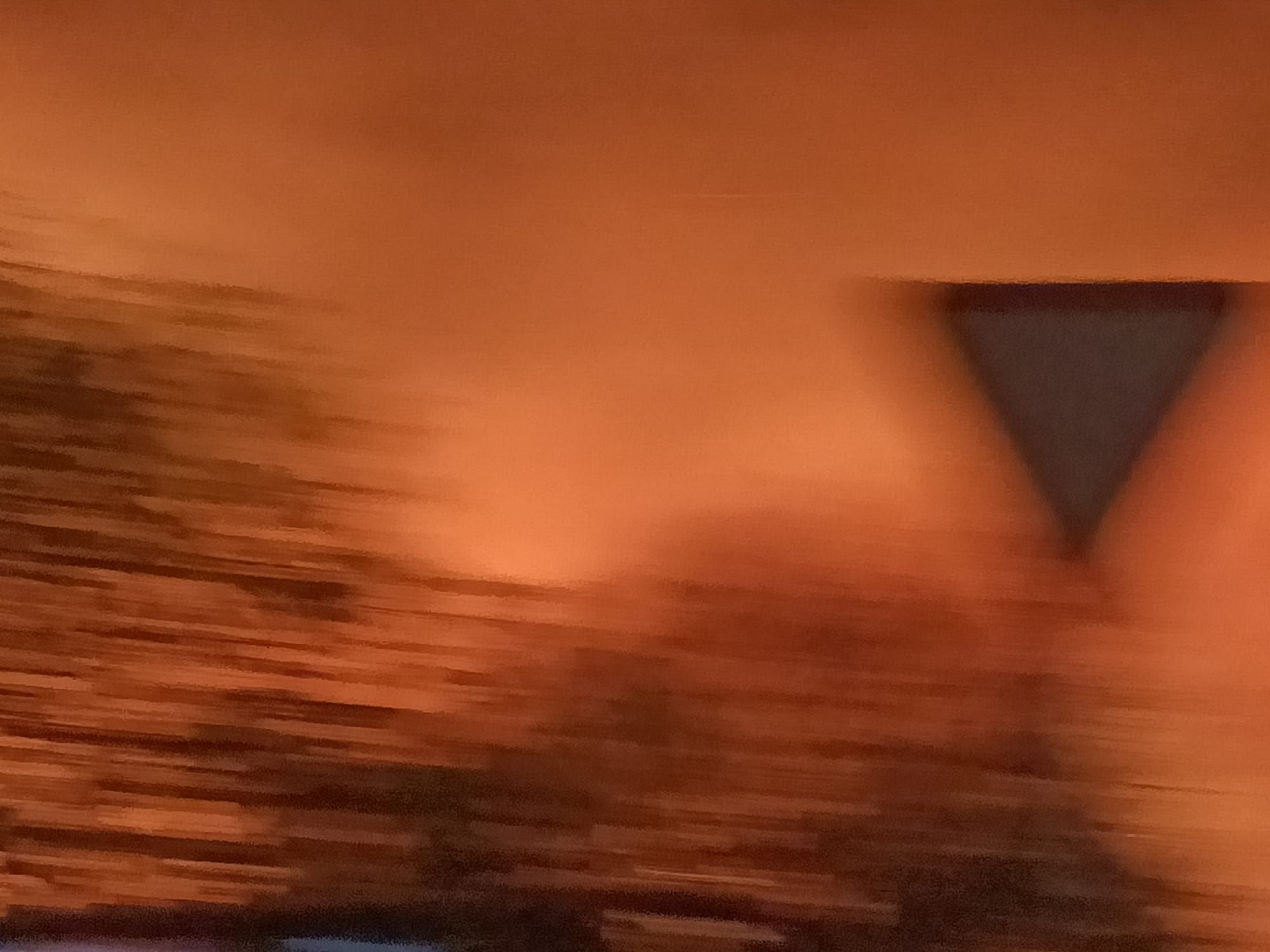 Imágenes del incendio de Teulada: un castillo de fuegos artificiales provoca un virulento fuego