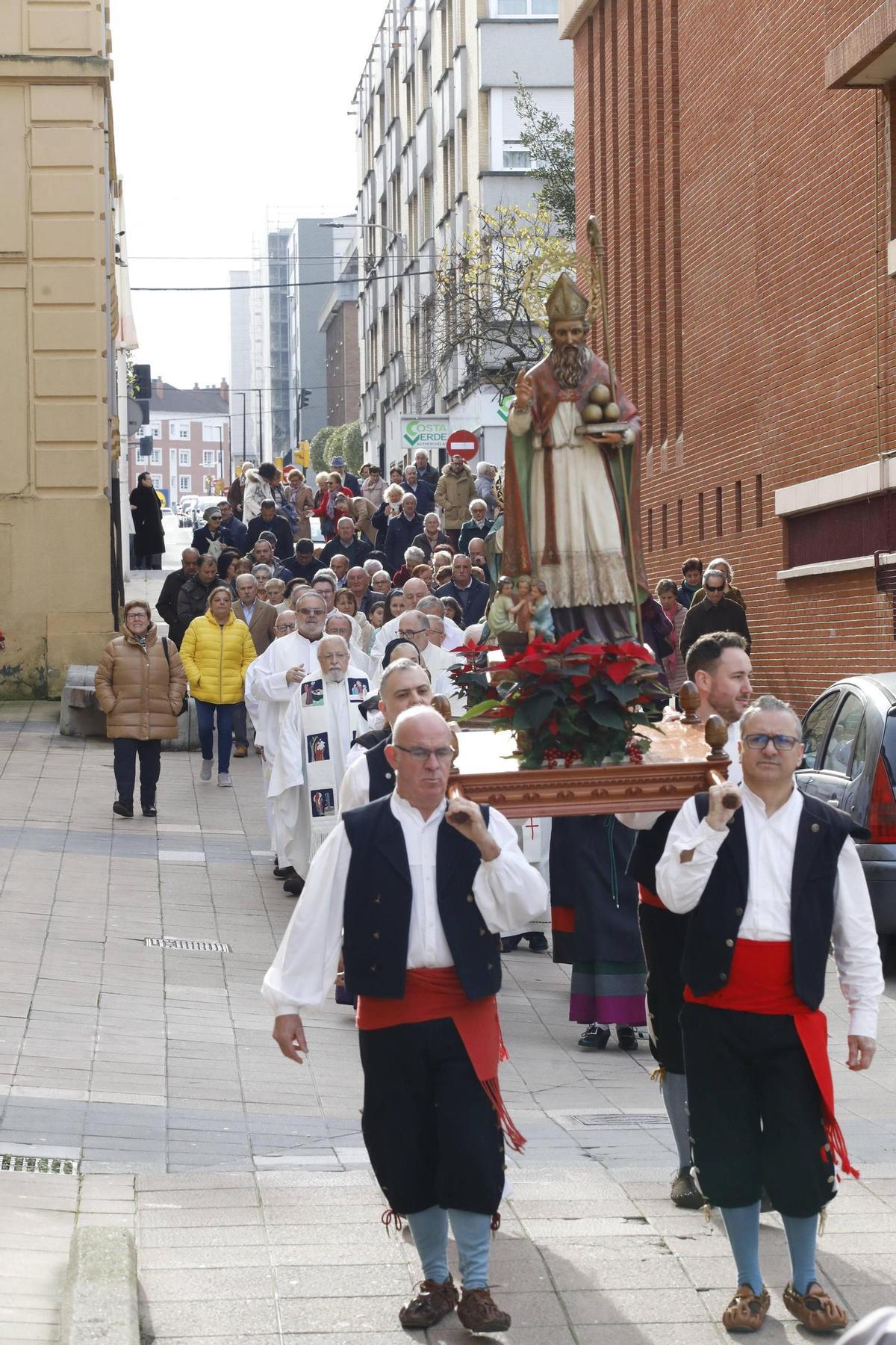 El Coto se echa a la calle para celebrar San Nicolás (en imágenes)