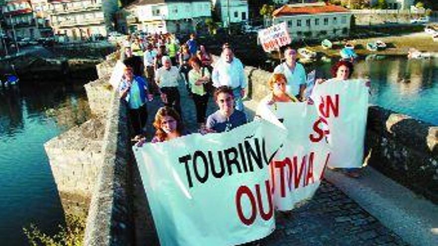 Los manifestantes partieron de Pontesampaio y recorrieron Arcade y Paredes. / Gustavo santos