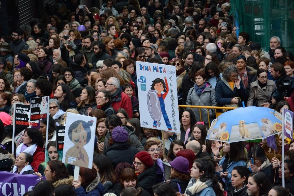 Multitudinaria protesta del 8-M en Pontevedra