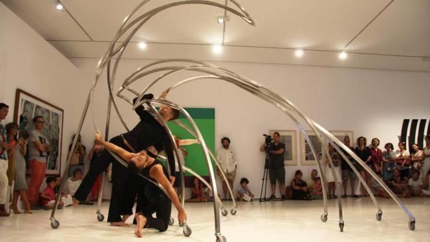 «En 8&#039;», danza y escultura en el MACA