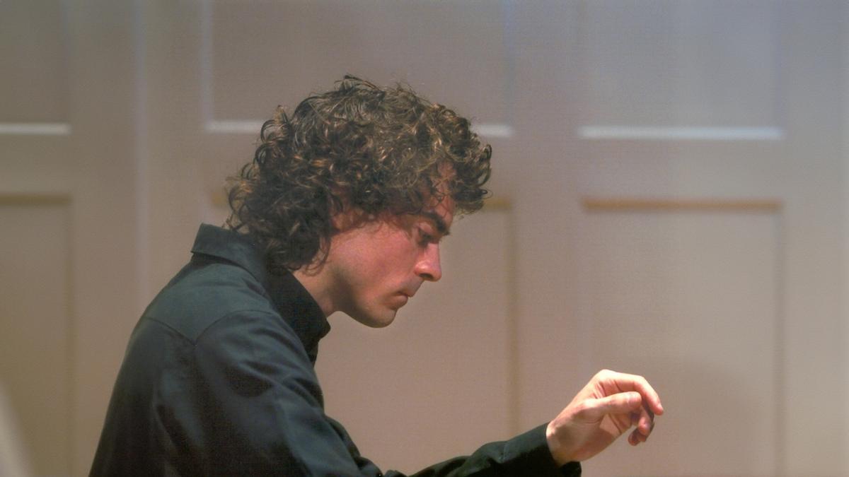 Paul Lewis