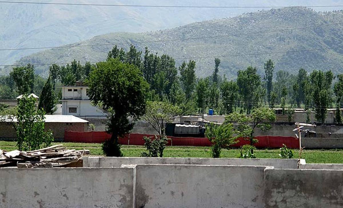 Imagen de la zona residencial en la que, supuestamente, ha sido abatido a tiros Osama bin Laden, en Abbottadad, Pakistán.