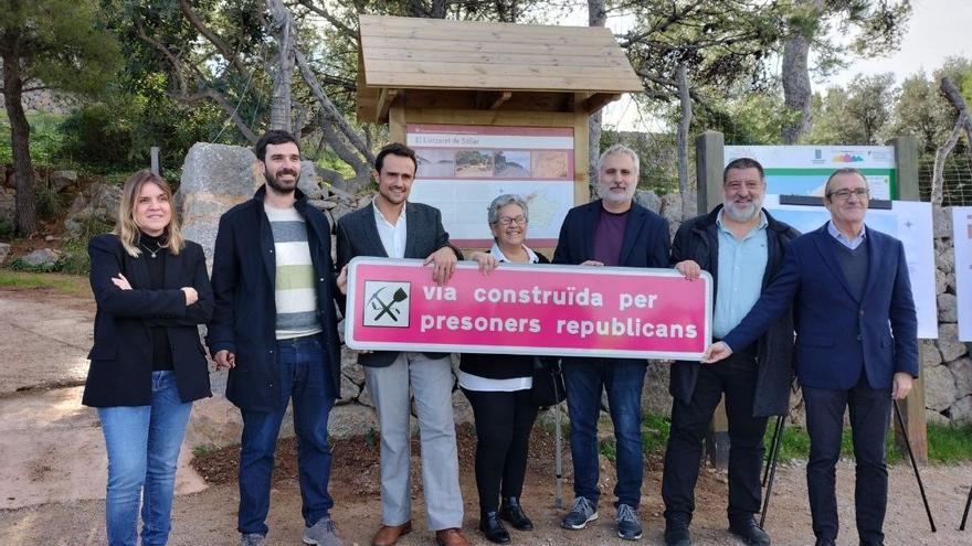 Mit diesem Schild sollen die von Zwangsarbeitern gebauten Straßen markiert werden.