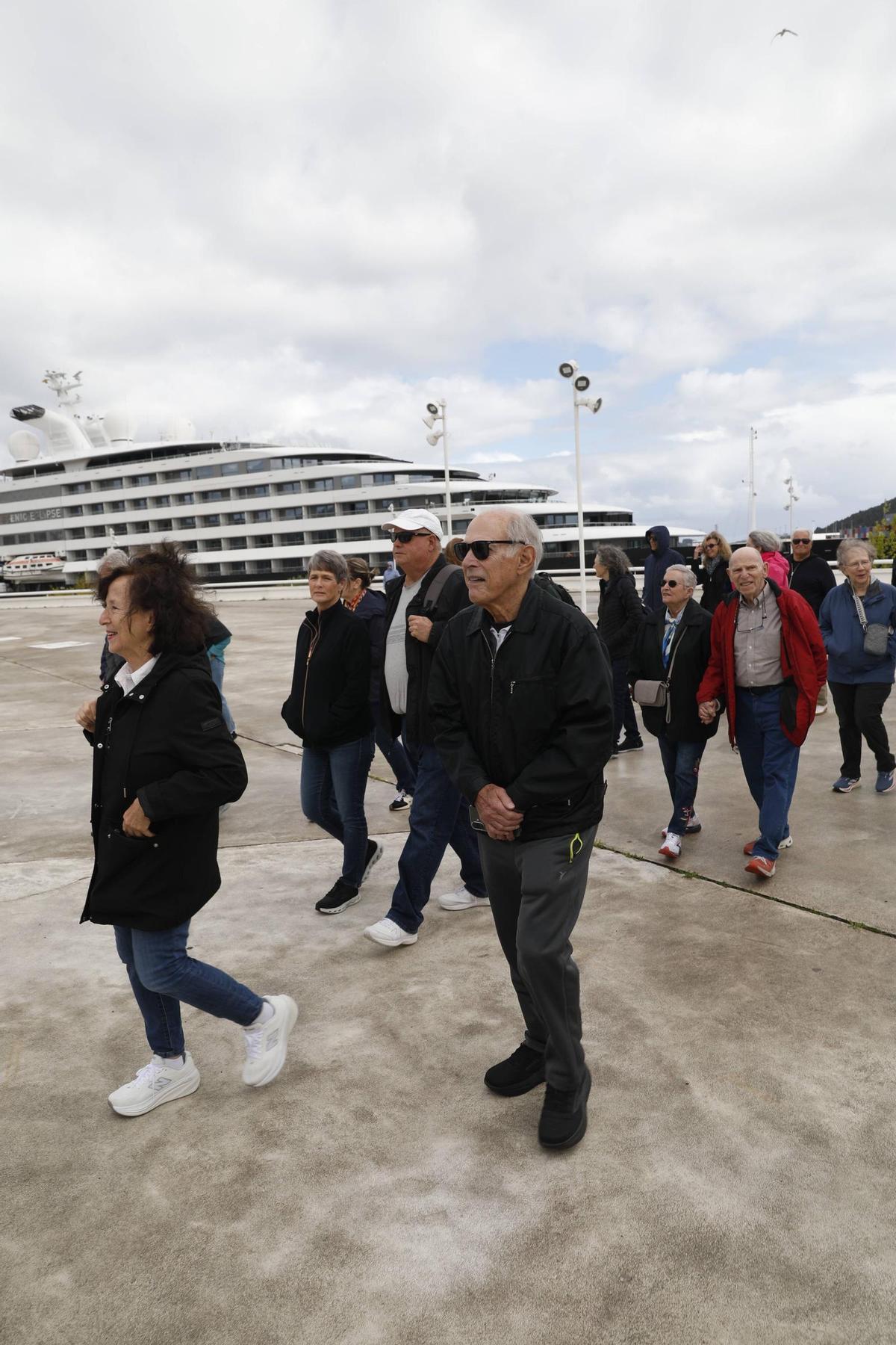 EN IMÁGENES: El Scenic Eclipse ya está en Avilés y la ciudad se llena cruceristas en la primera escala de la temporada EN IMÁGENES: El Scenic Eclipse ya está en Avilés y la ciudad se llena cruceristas en la primera escala de la temporada