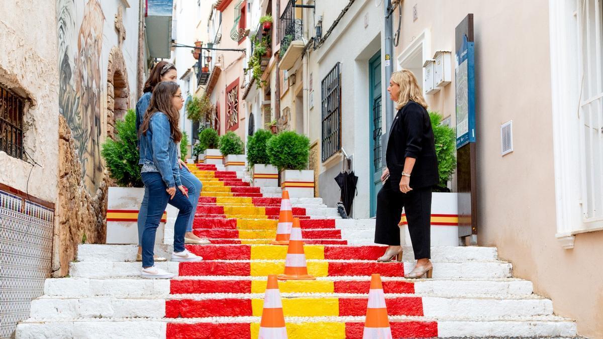 La alcaldesa de Calp, Ana Sala, cree que esta escalera es &quot;la más bonita de España&quot;