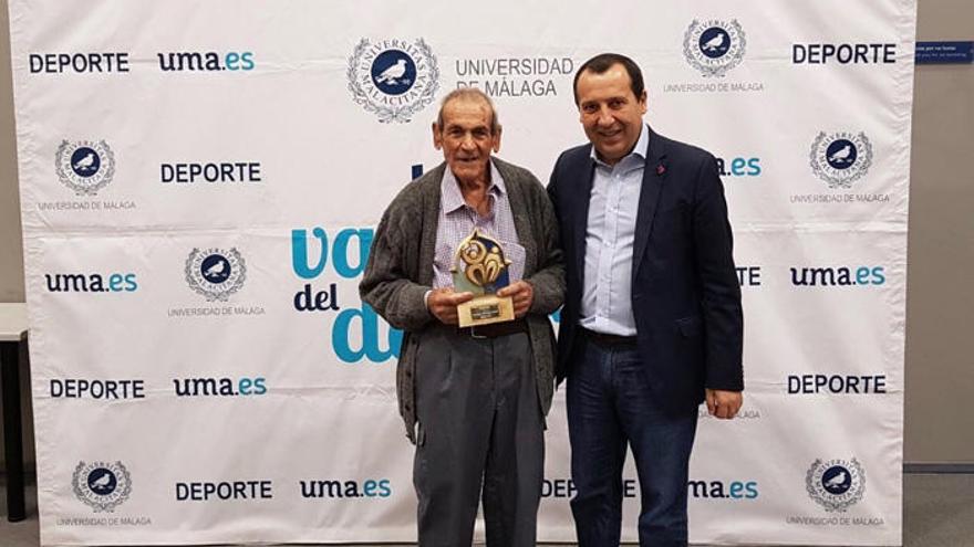 Premian a Súper Paco por su trayectoria ejemplar