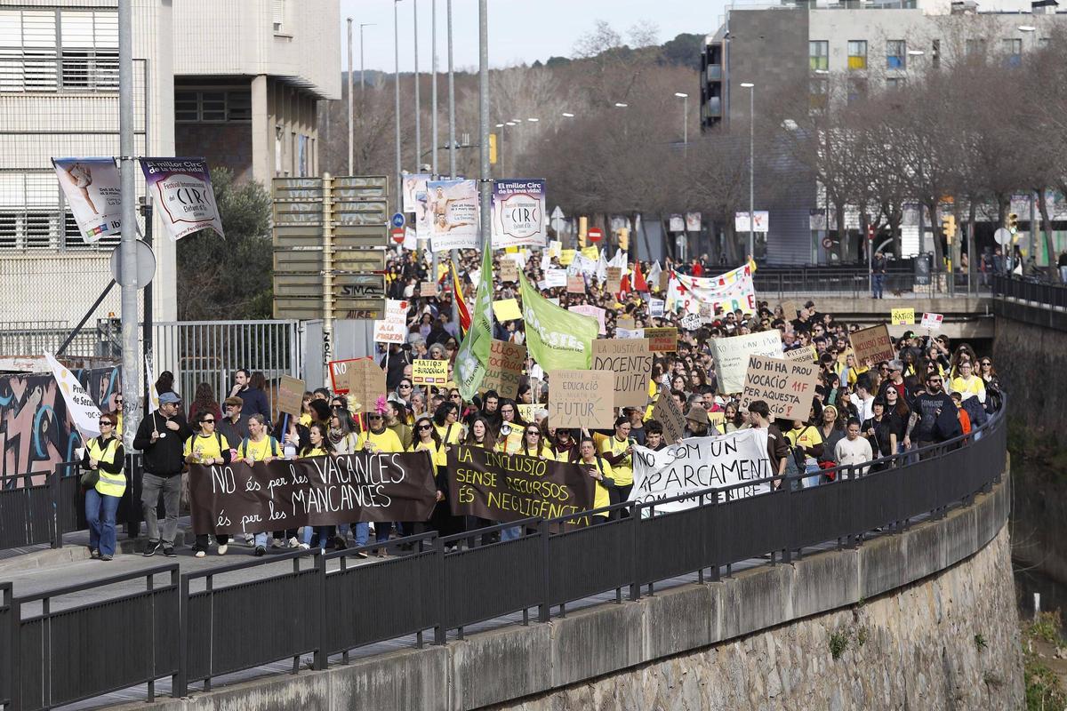 Les fotos de la manifestació dels professors gironins per reclamar millores laborals i salarials