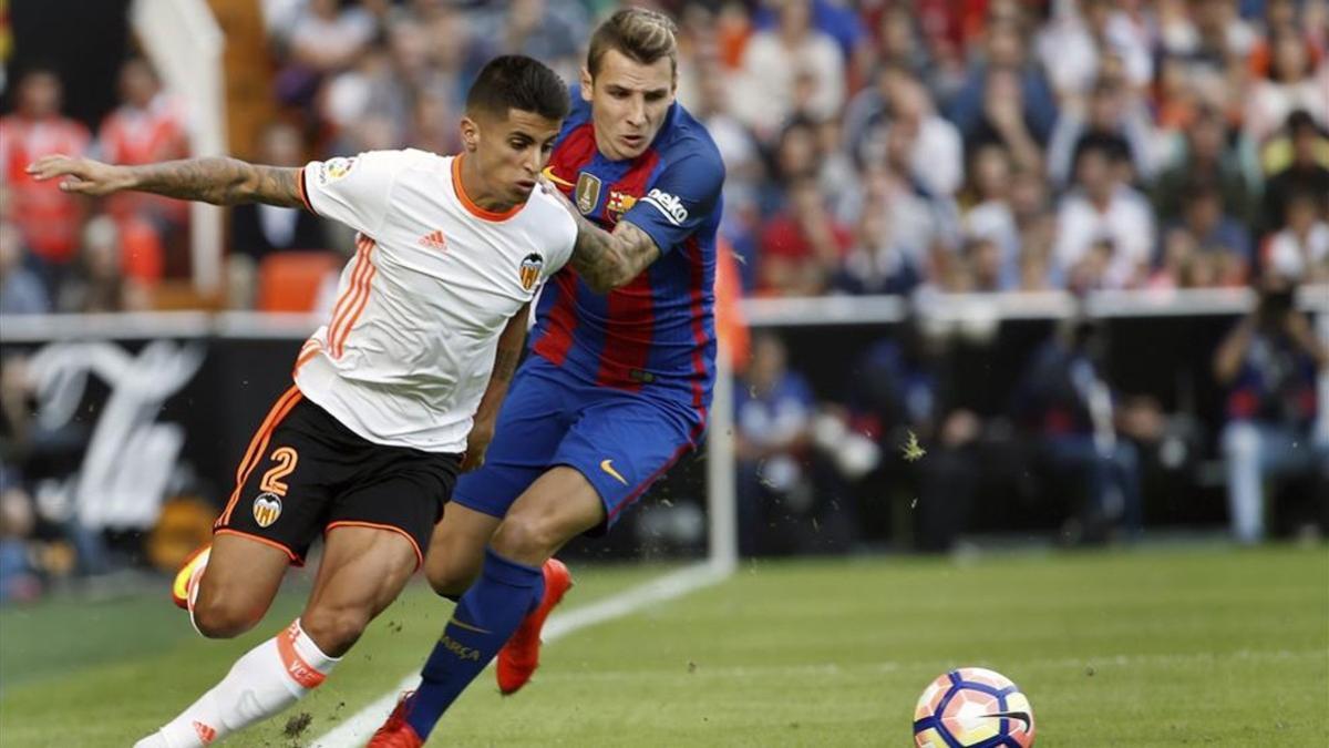 El valencianista Cancelo, en un partido ante el Barça