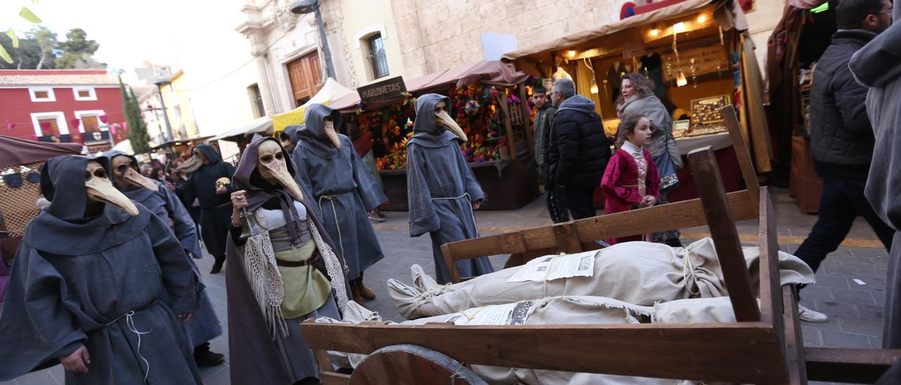 &quot;Los Doctores de la Peste&quot; volverán a recorrer las calles del Casco Histórico de Villena.