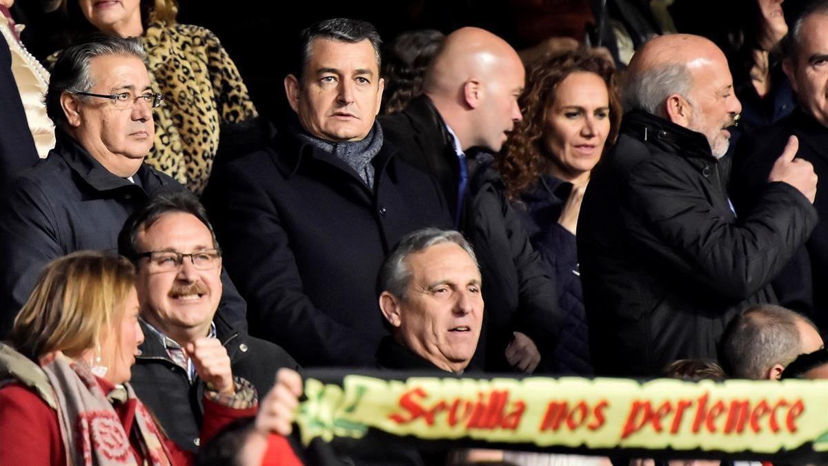 El ministro de Interior Juan Ignacio Zoido en el palco del Sánchez-Pizjuán, en Sevilla, el Día de Reyes.