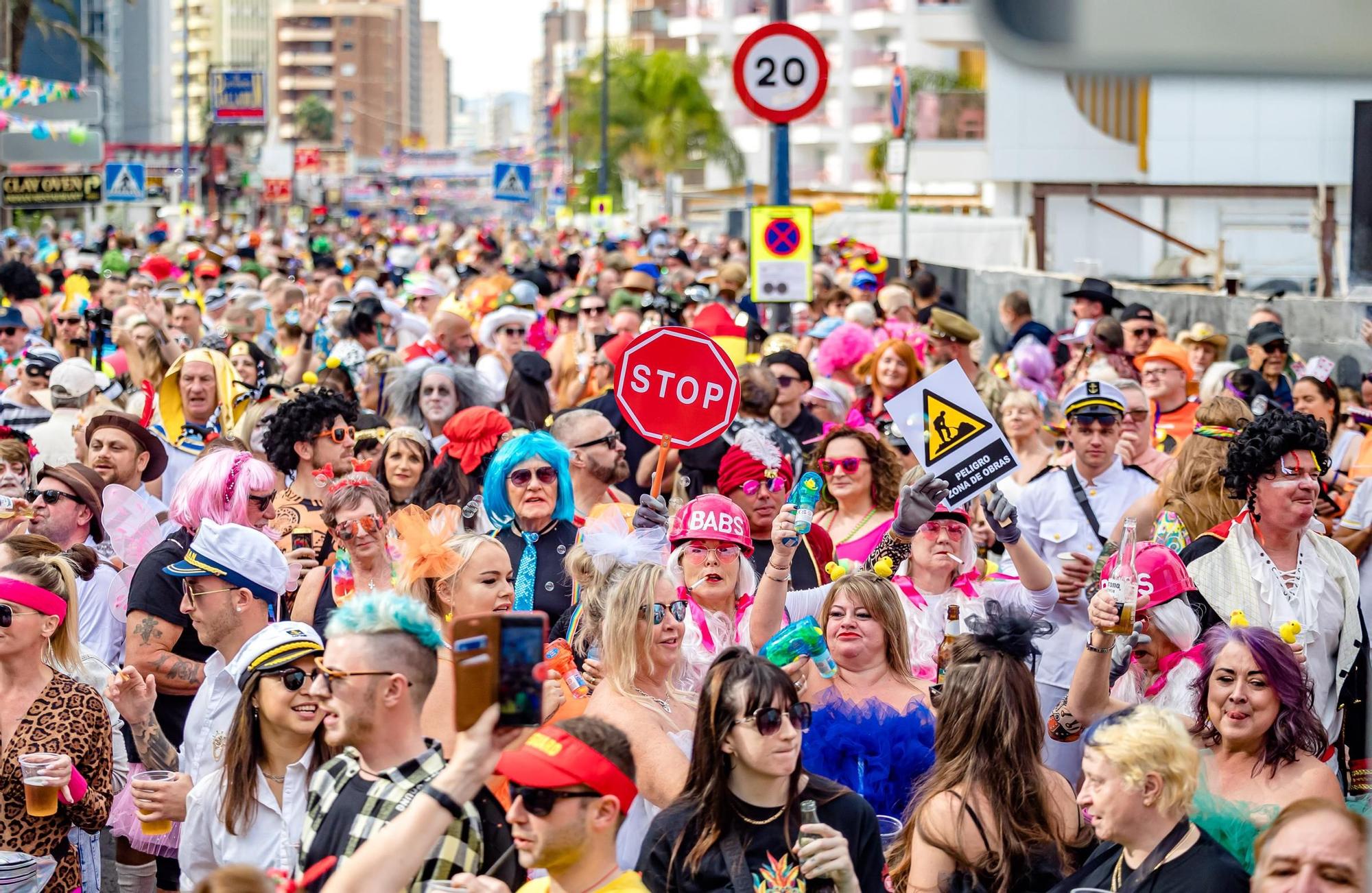 Así celebran los británicos la Fancy Dress Party 2023 en Benidorm