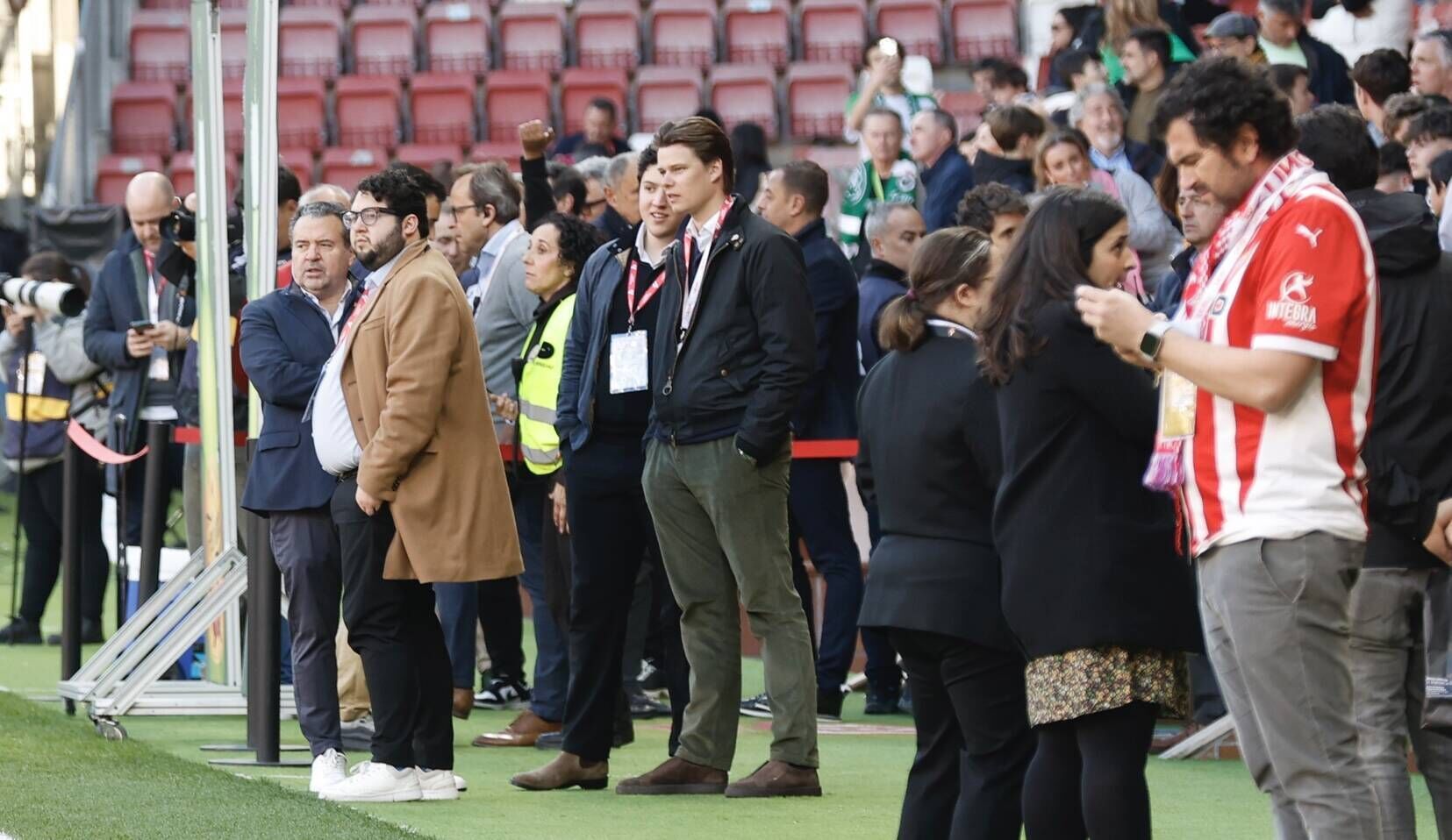 EN IMÁGENES: Ambientazo en el Sporting-Racing de Santander disputado en El Molinón