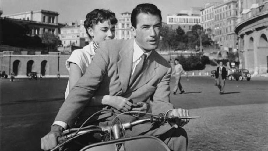 Audrey Hepburn y Gregory Peck en &#039;Vacaciones en Roma&#039;.
