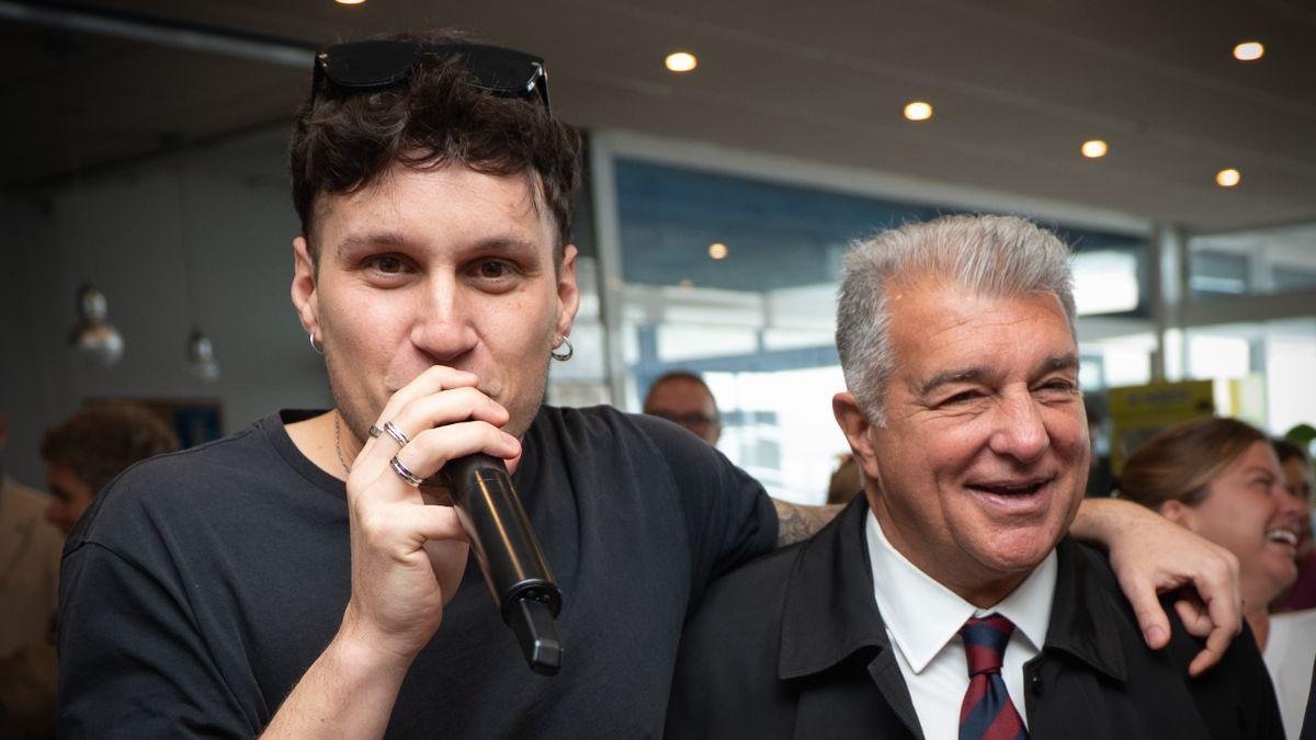 Joan Laporta con el cantante Edu Esteve