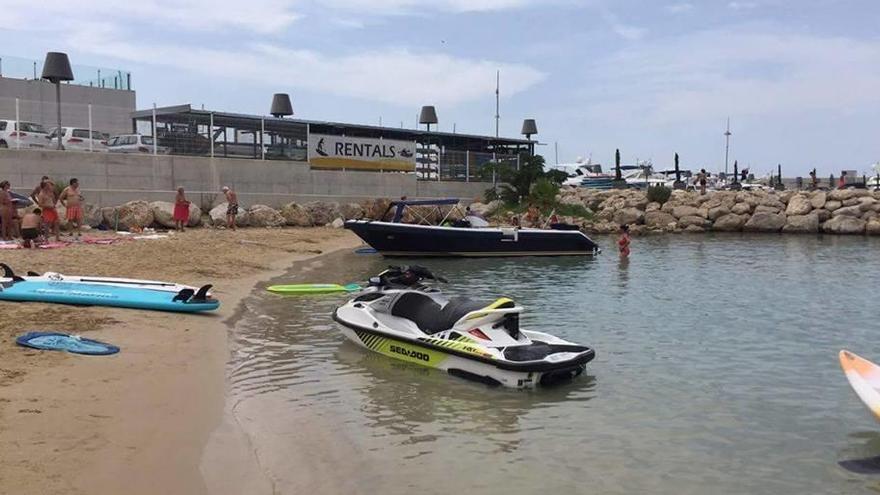 Embarcaciones en la orilla de la playa de El Toro.