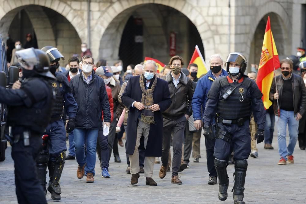 CDR i Vox es manifesten a la plaça del vi sense enfrontaments