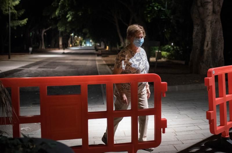 Santa Cruz de Tenerife cierra sus plazas y parques