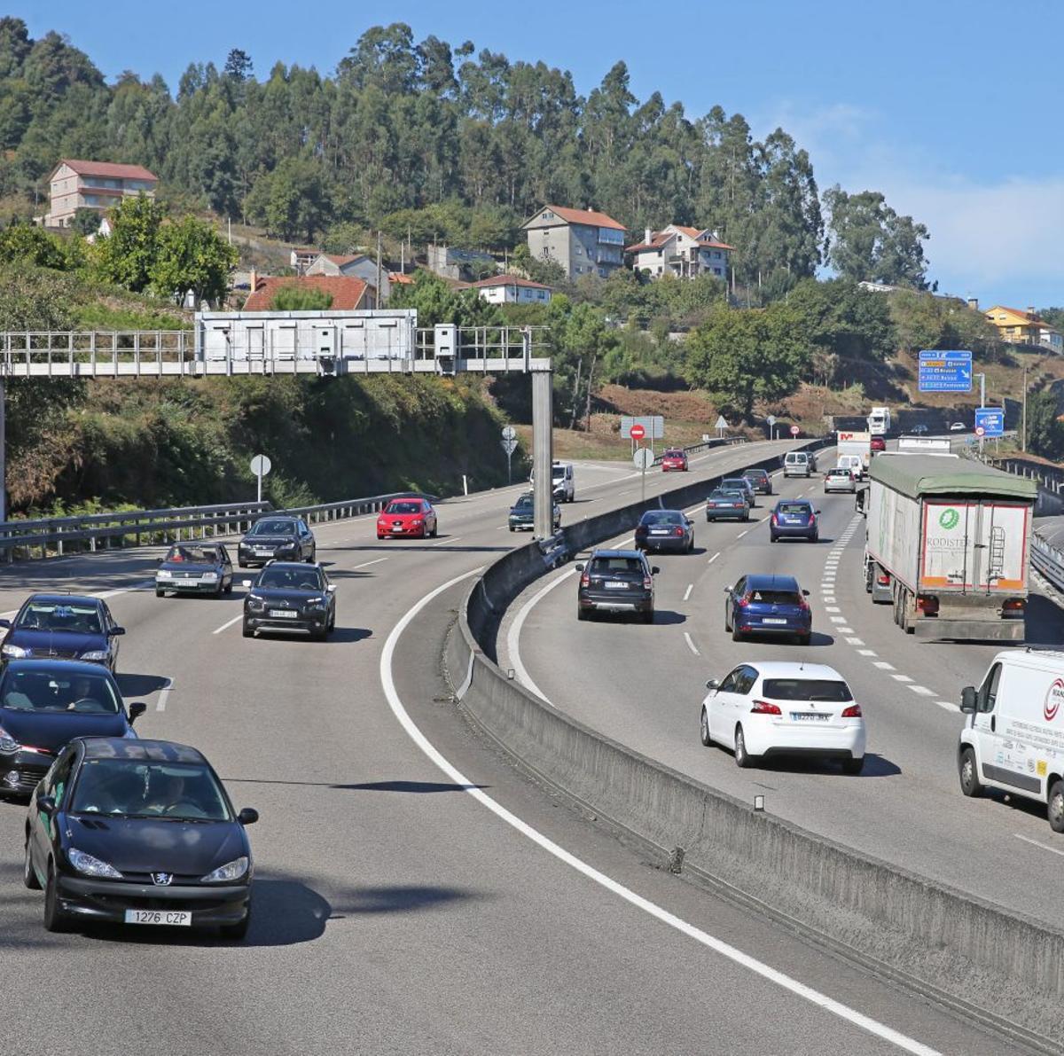 La A-55 a su paso por Mos soporta mucho tráfico.