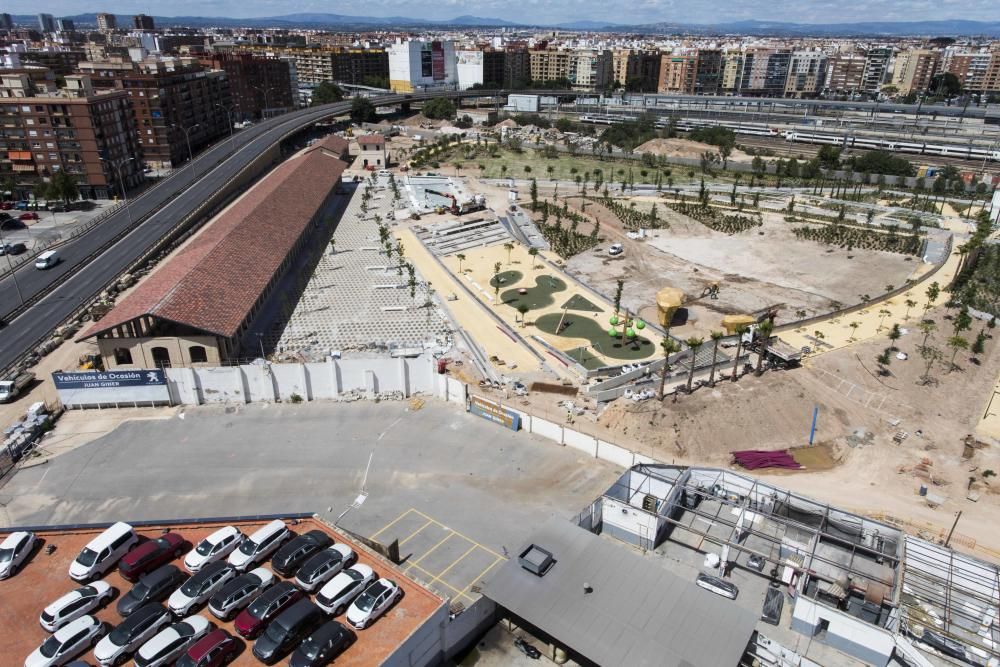 Asoma el verde en las obras del Parc Central